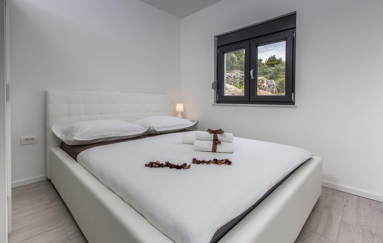 Villa Regina With Heated Pool And Sea View Marina Exterior photo